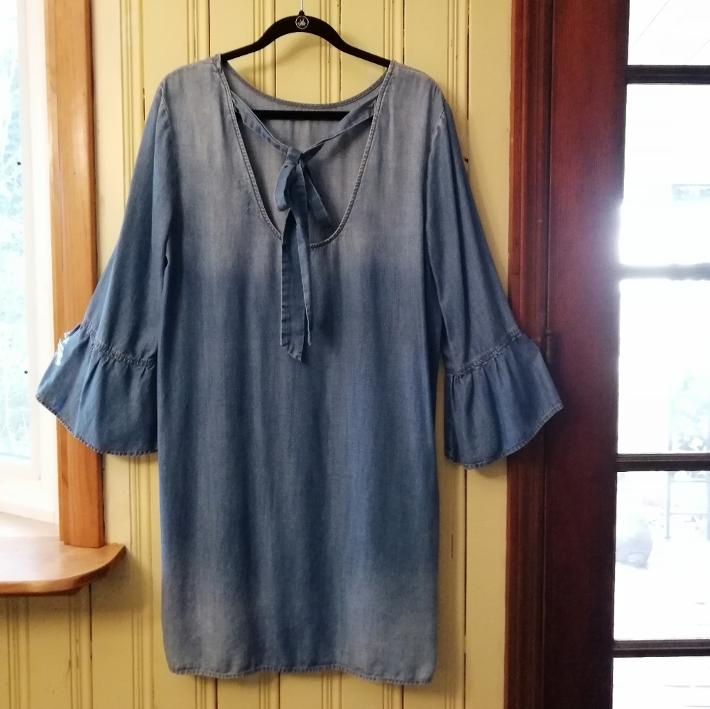 CLOTH + STONE ANTHROPOLOGIE | Chambray Shift Dress with Tie Back